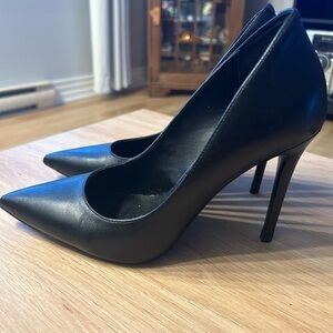 Black Size 8 Michael Kors stilleto.